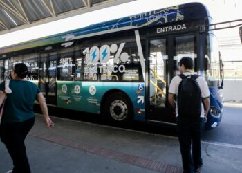 Aracaju retoma operação de 15 ônibus 100% elétricos após decisão judicial