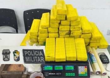 Motorista por aplicativo é preso com 35 kg de maconha no carro, em casa e em um sítio