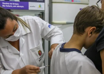 Vacina contra HPV reduz em 58% casos de câncer de colo de útero