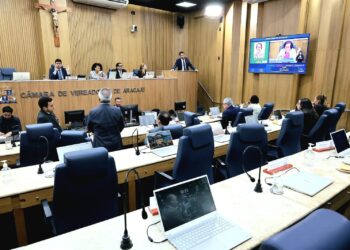 Vereadores debatem licitações, contratos e políticas públicas na Câmara de Aracaju