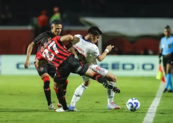 Vitória derrota Bahia e ganha fôlego na luta contra o rebaixamento