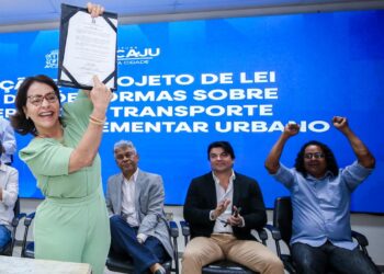 Prefeita Emília Corrêa sanciona lei que regulamenta transporte complementar na Zona Sul de Aracaju