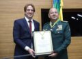 Alese concede Medalha da Ordem do Mérito Parlamentar ao comandante-geral da PMSE