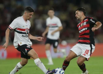 Buscando a liderança do Brasileiro, Flamengo enfrenta o São Paulo