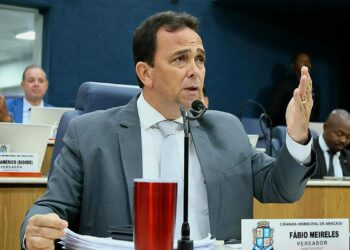 Fábio Meireles requisita explicações da Emsurb pela inexigibilidade de licitação no valor de R$ 300 mil
