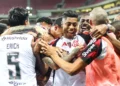 Flamengo goleia, assume liderança, e Sport é rebaixado, derrota do Palmeiras beneficia Rubro-Negro