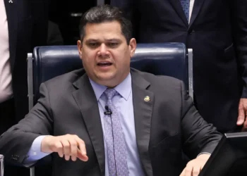 Alcolumbre critica decisão de Gilmar Mendes sobre impeachment no STF