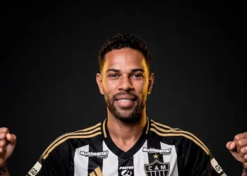 Atlético-MG anuncia o lateral-esquerdo Renan Lodi