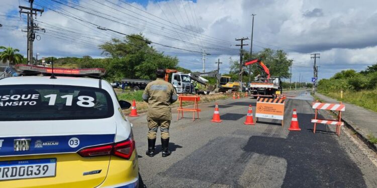 Avenida Dr. Carlos Rodrigues da Cruz é interditada em Aracaju