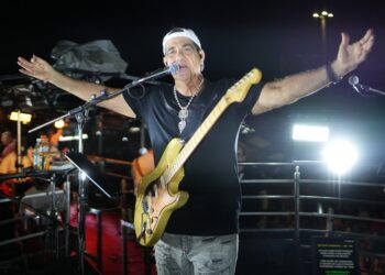 Durval Lelys comanda Bloco Por Amor ao Iate no pré-carnaval de Aracaju 2026