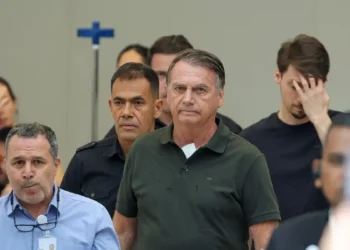 Moraes autoriza internação de Bolsonaro para cirurgia em Brasília