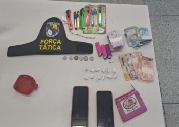 PM prende mulher e apreende adolescente por tráfico de drogas