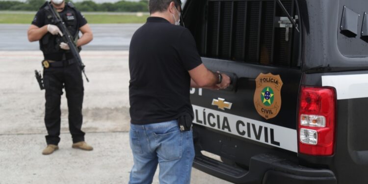 Foragido por tráfico de drogas sintéticas é preso após denúncia