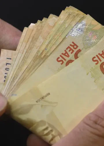Segunda parcela do 13º salário deve ser paga até a próxima sexta-feira, 19