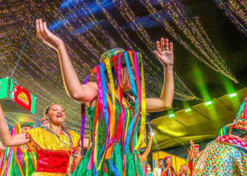 Vila do Natal Iluminado resgata tradição do reisado e encanta público em Sergipe