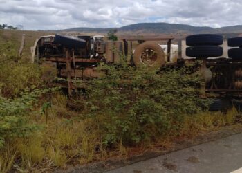 Condutor fica ferido após veículo tombar na rodovia SE-339