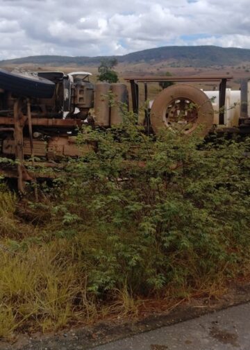 Condutor fica ferido após veículo tombar na rodovia SE-339