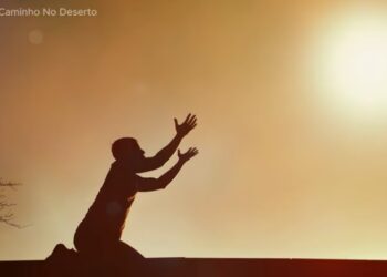 Provérbios 16: Nos ensina que o homem planeja, mas é Deus quem dirige seus passos, exaltando a importância da humildade.