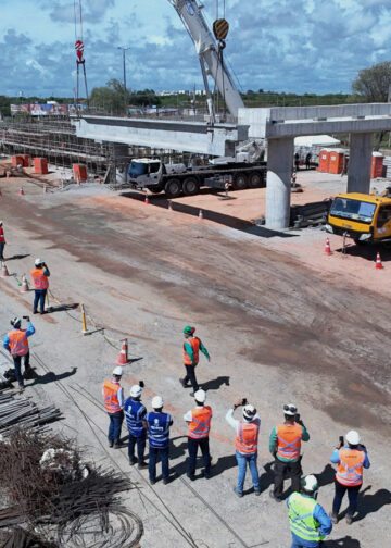 Montagem de viaduto do Complexo Maria do Carmo Alves avança em Aracaju