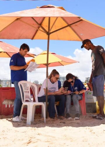 Procon fiscaliza praia de Atalaia para prevenir cobranças abusivas
