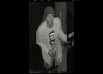 Polícia divulga imagens de suspeito de furto a estúdio em Aracaju