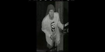 Polícia divulga imagens de suspeito de furto a estúdio em Aracaju