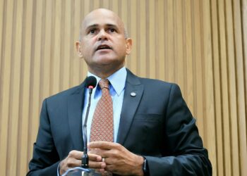 Alex Melo critica altos cachês de artistas e pede mais investimentos em políticas públicas