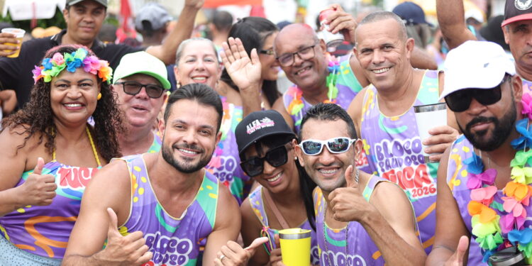Bloco Saudoso Tuca reúne cerca de 5 mil foliões e arrecada sete toneladas de alimentos em Aracaju
