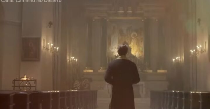 Por isso não desfalecemos; mas, ainda que o nosso homem exterior se corrompa, o interior, contudo, se renova de dia em dia.