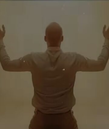 Assim que, se alguém está em Cristo, nova criatura é; as coisas velhas já passaram; eis que tudo se fez novo.