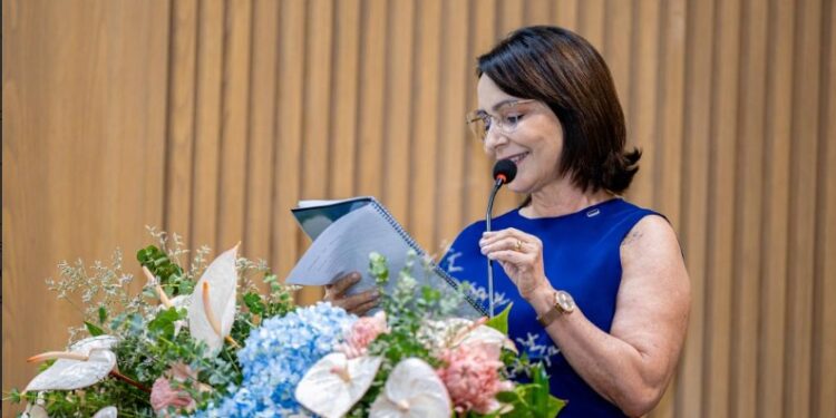 Prefeita Emília Correa destaca atuação conjunta dos poderes na abertura dos trabalhos na Câmara