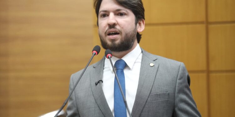 Jorginho alerta para risco de afogamentos no Carnaval e destaca programa de areninhas esportivas