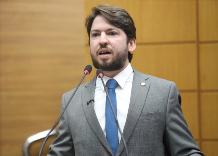 Jorginho alerta para risco de afogamentos no Carnaval e destaca programa de areninhas esportivas