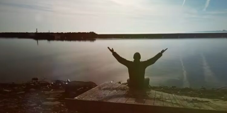 Provérbios 27: Nos ensina sobre a importância da amizade verdadeira e da prudência no planejamento e nas ações.