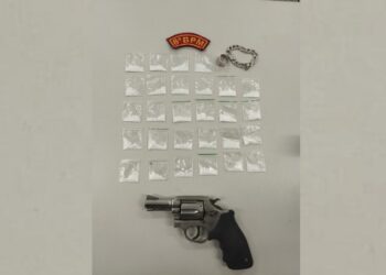 Polícia apreende arma e drogas no Bairro Dom Luciano, em Aracaju