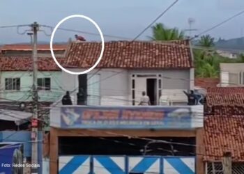 Homem surta e mata o pai, tia e o esposo da tia em Aracaju