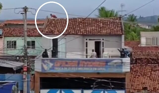 Homem surta e mata o pai, tia e o esposo da tia em Aracaju