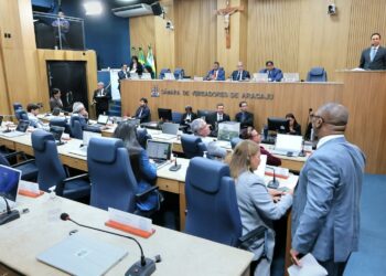 Vereadores debatem falta de água, fiscalização por câmeras e direitos de servidores no Grande Expediente