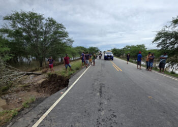 Erosão interdita trecho da SE-290 entre Tobias Barreto e Poço Verde