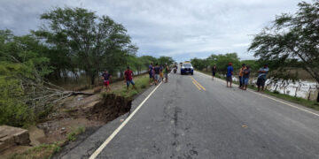 Erosão interdita trecho da SE-290 entre Tobias Barreto e Poço Verde