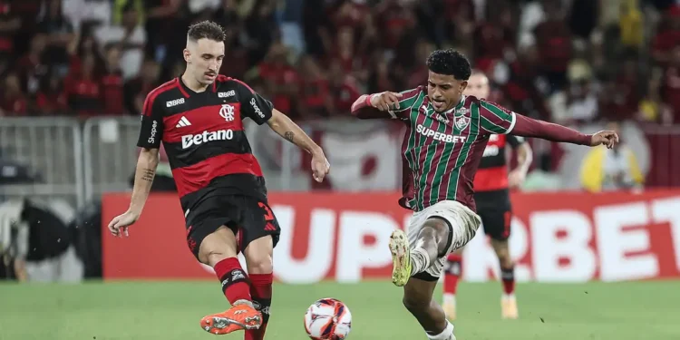 Fluminense e Flamengo disputam título do Campeonato Carioca no Maracanã