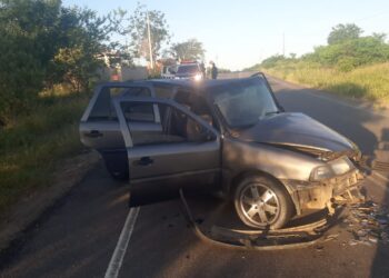Colisão frontal na SE-317 deixa um ferido e motorista foge do local