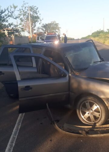 Colisão frontal na SE-317 deixa um ferido e motorista foge do local
