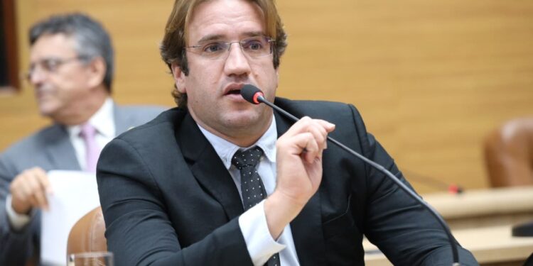 Marcelo Sobral defende benefício do auxílio-alimentação para os policiais civis