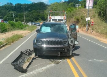 Motorista perde controle e colide com poste na SE-065, em São Cristóvão