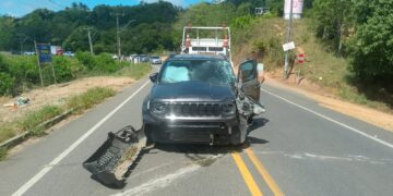 Motorista perde controle e colide com poste na SE-065, em São Cristóvão