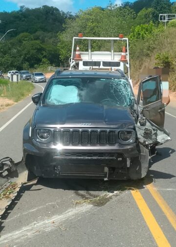 Motorista perde controle e colide com poste na SE-065, em São Cristóvão