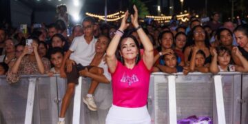 Noite gospel reúne público na Orla da Atalaia durante aniversário de Aracaju