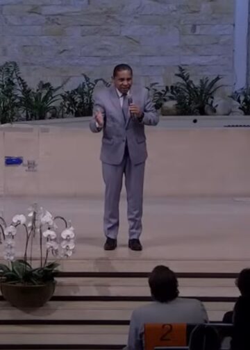 Porque o reino é do Senhor, e ele domina entre as nações.