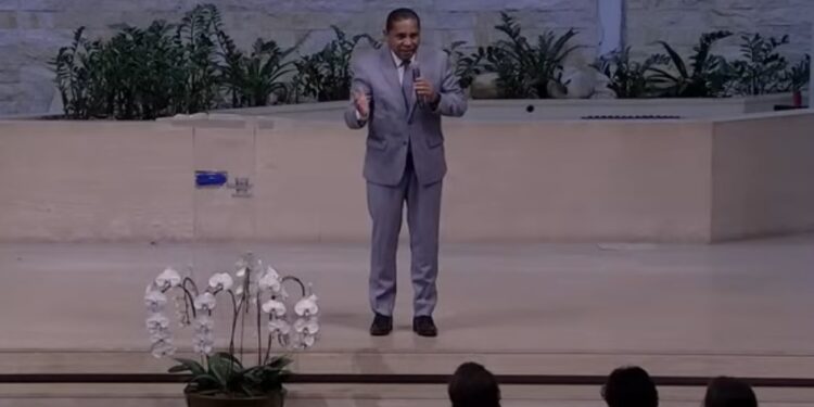 Porque o reino é do Senhor, e ele domina entre as nações.